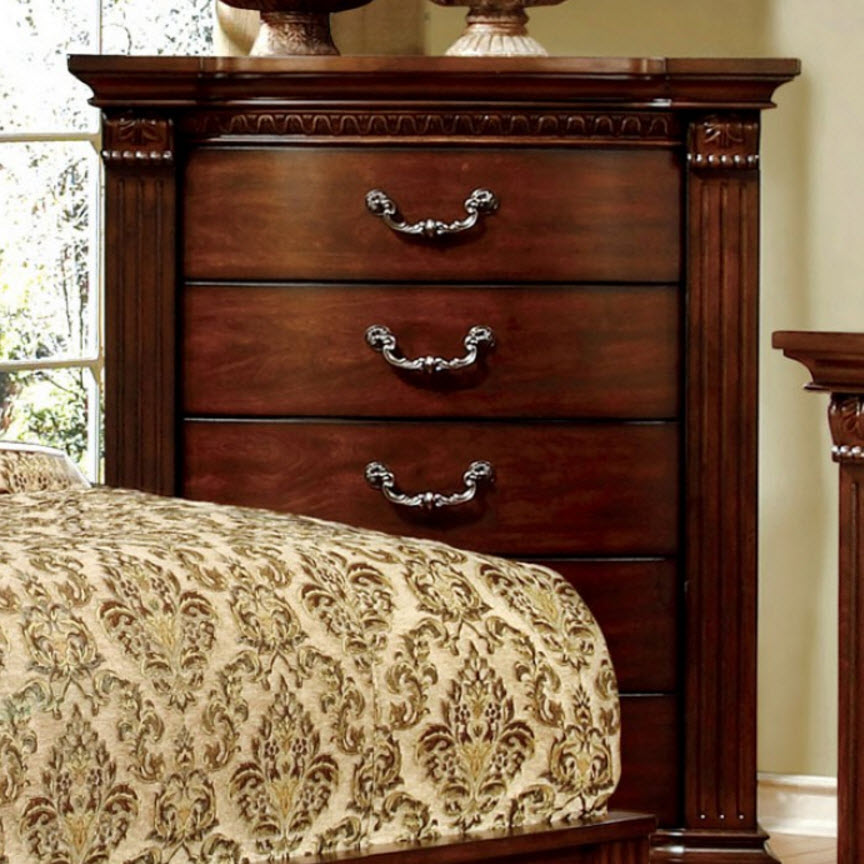 Grandom Traditional Chest