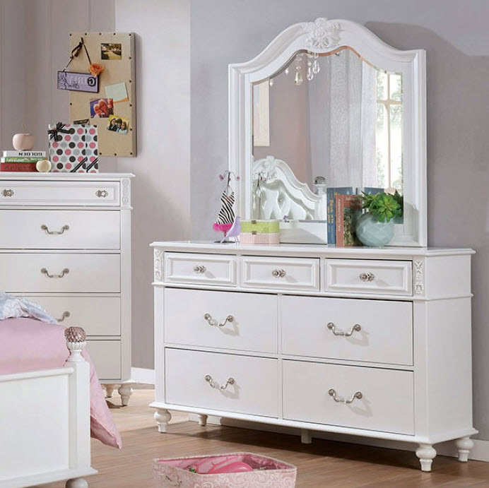 Belva Elegant Dresser