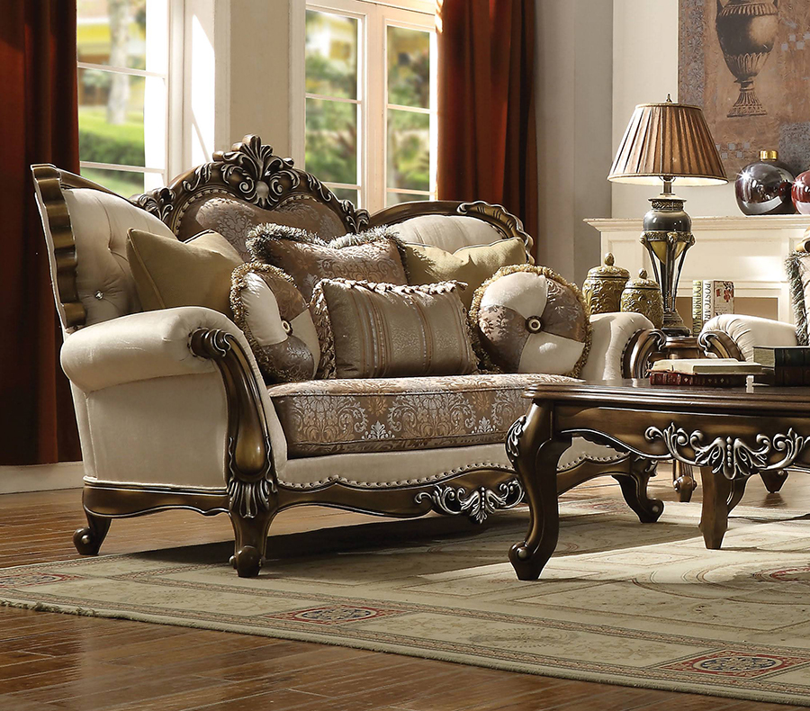 Latisha Traditional Style Loveseat with 6 Pillows