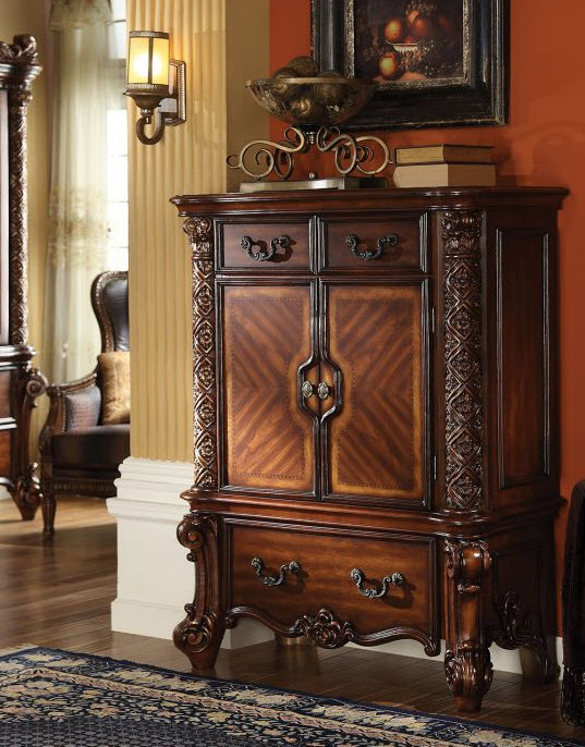 Vendome Traditional Chest