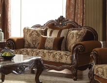 Jardena Traditional Carved Crown Loveseat with 4 Pillows